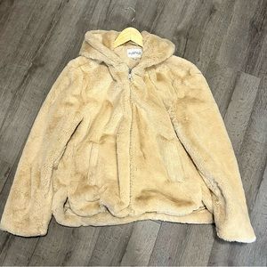 3 for $20 Super soft, faux fur, plushy hoodie. Lined, Roomy & warm. Size L